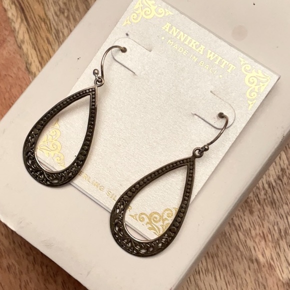 NWT Sterling Silver Teardrop Earrings with Vintage Charm - Picture 3 of 7